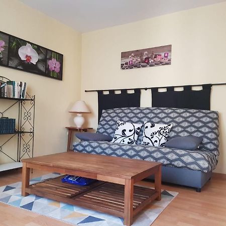 Charmante maisonnette 2-4 personnes avec wifi Surgères Extérieur photo