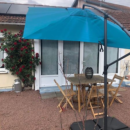 Charmante maisonnette 2-4 personnes avec wifi Surgères Extérieur photo