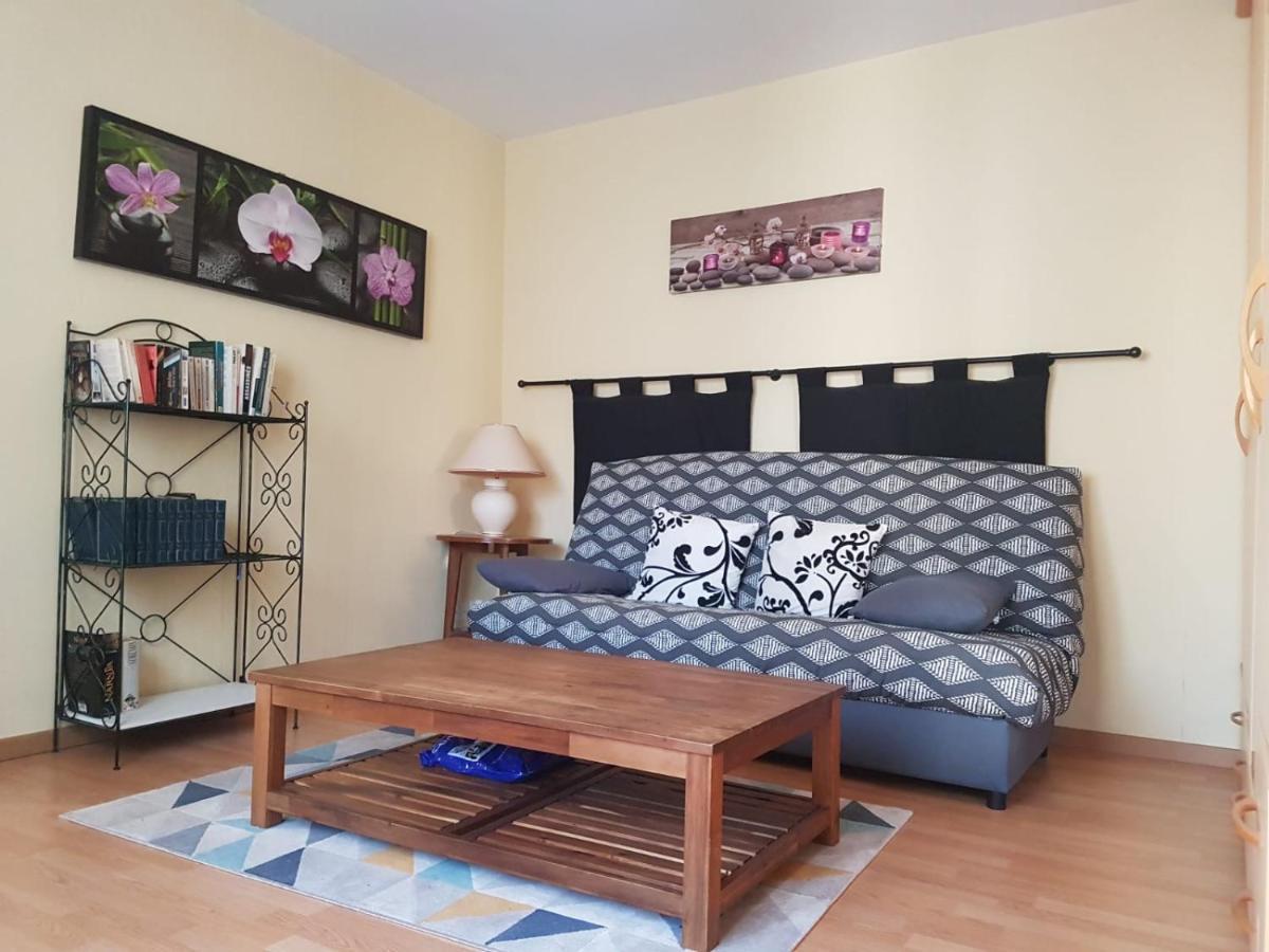 Charmante maisonnette 2-4 personnes avec wifi Surgères Extérieur photo