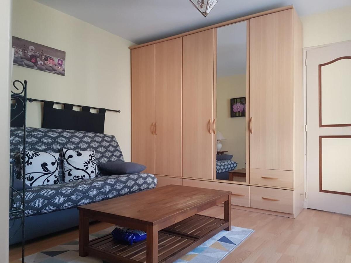 Charmante maisonnette 2-4 personnes avec wifi Surgères Extérieur photo