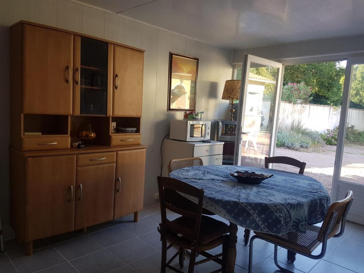 Charmante maisonnette 2-4 personnes avec wifi Surgères Extérieur photo