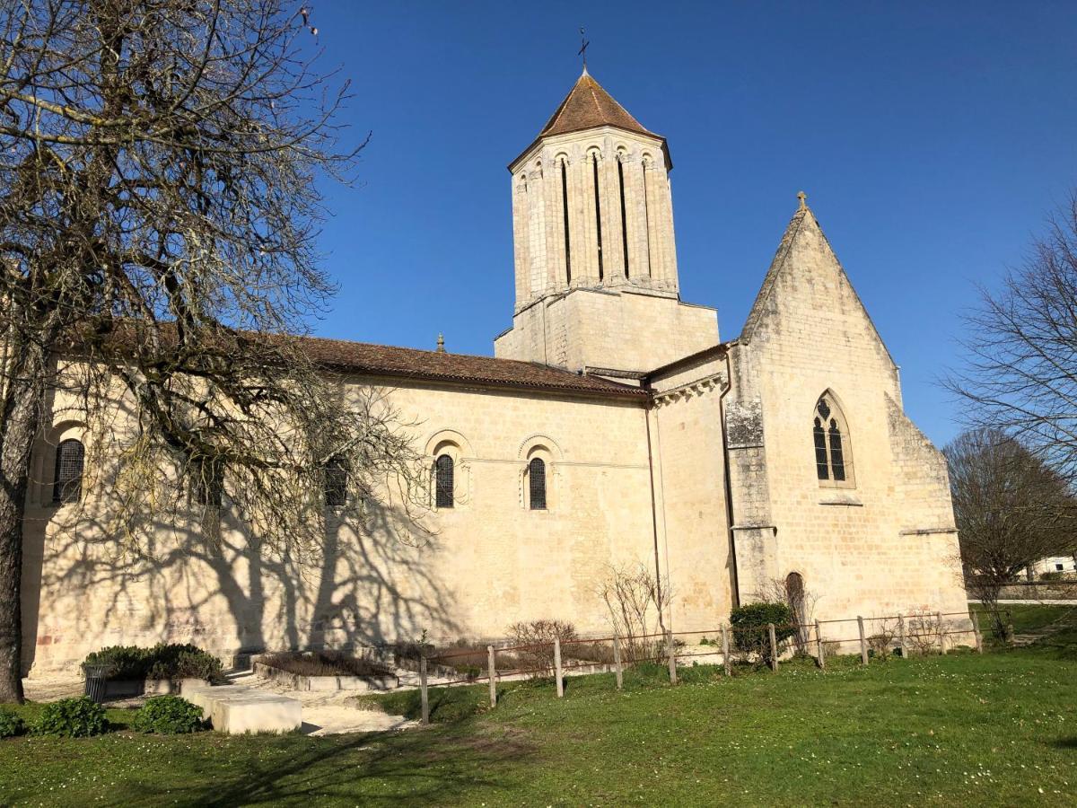 Charmante maisonnette 2-4 personnes avec wifi Surgères Extérieur photo