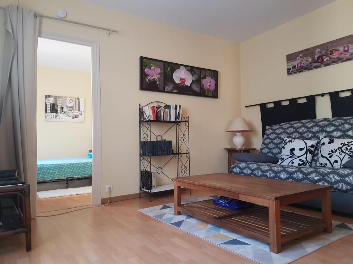 Charmante maisonnette 2-4 personnes avec wifi Surgères Extérieur photo