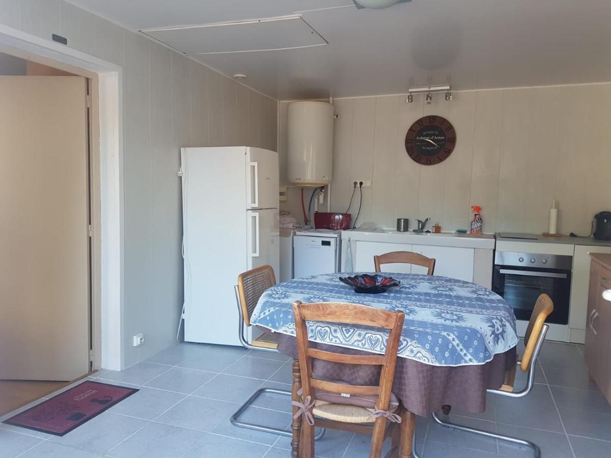 Charmante maisonnette 2-4 personnes avec wifi Surgères Extérieur photo