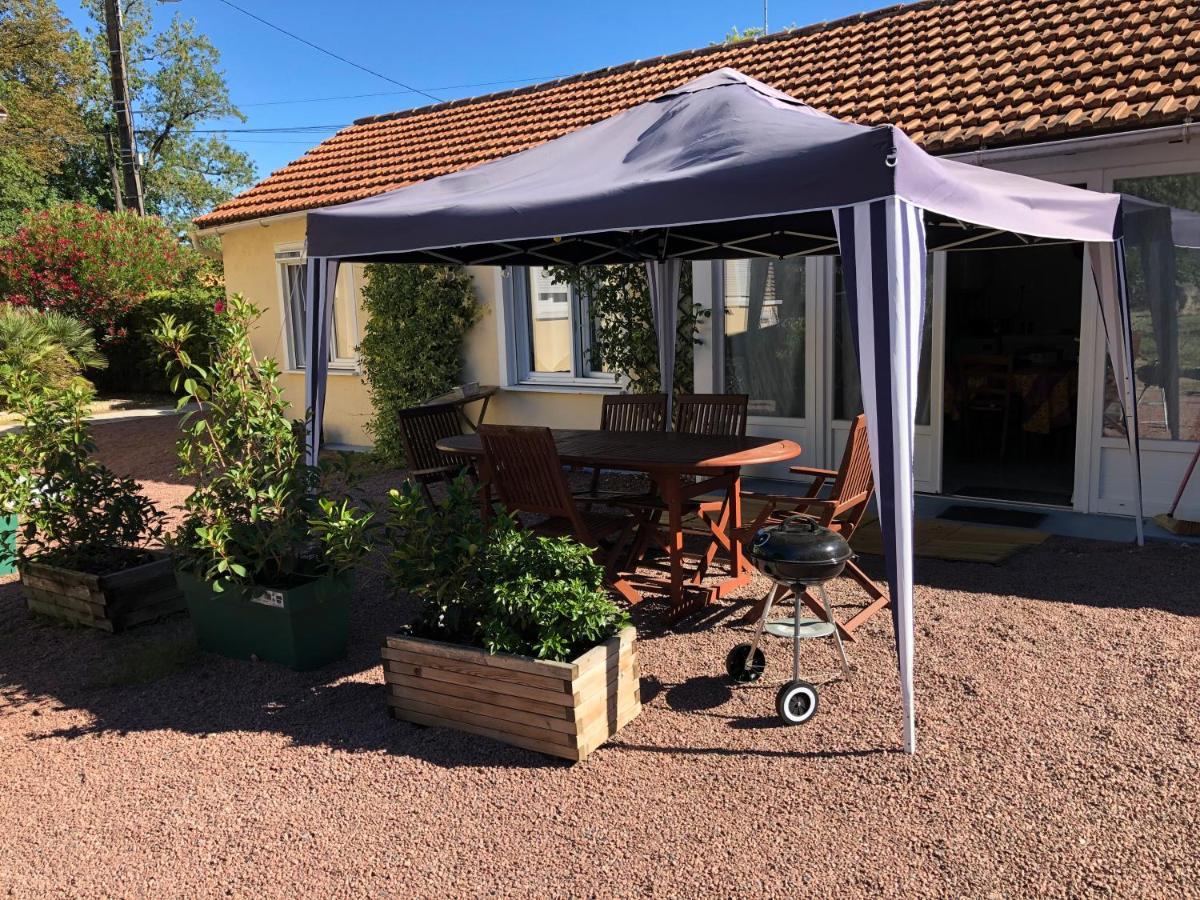 Charmante maisonnette 2-4 personnes avec wifi Surgères Extérieur photo
