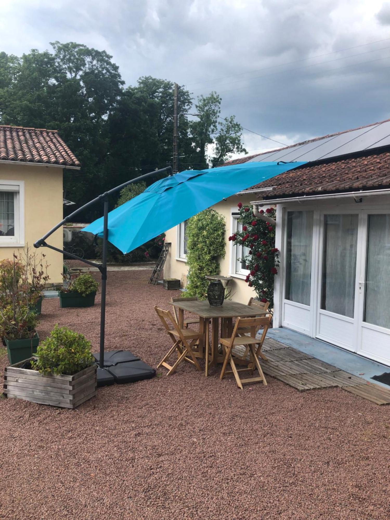 Charmante maisonnette 2-4 personnes avec wifi Surgères Extérieur photo
